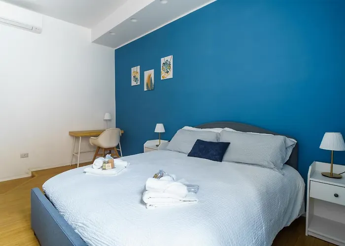 Dreamynest Quattro Cantoni - 2 Bdr Vicino Il Colosseo דירה רומא